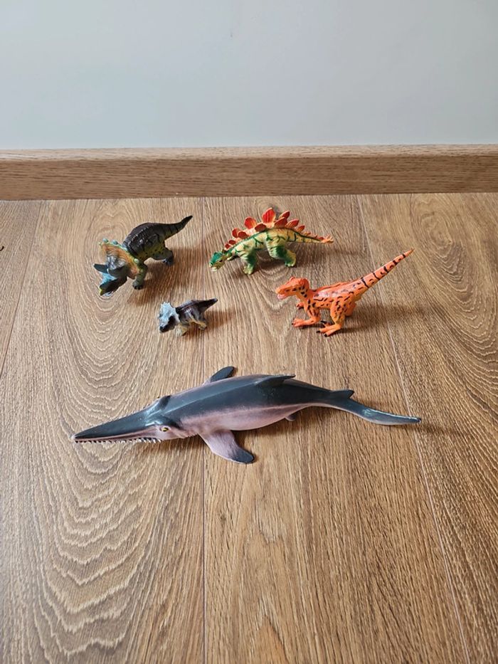 Lot de 5 figurines dinosaures