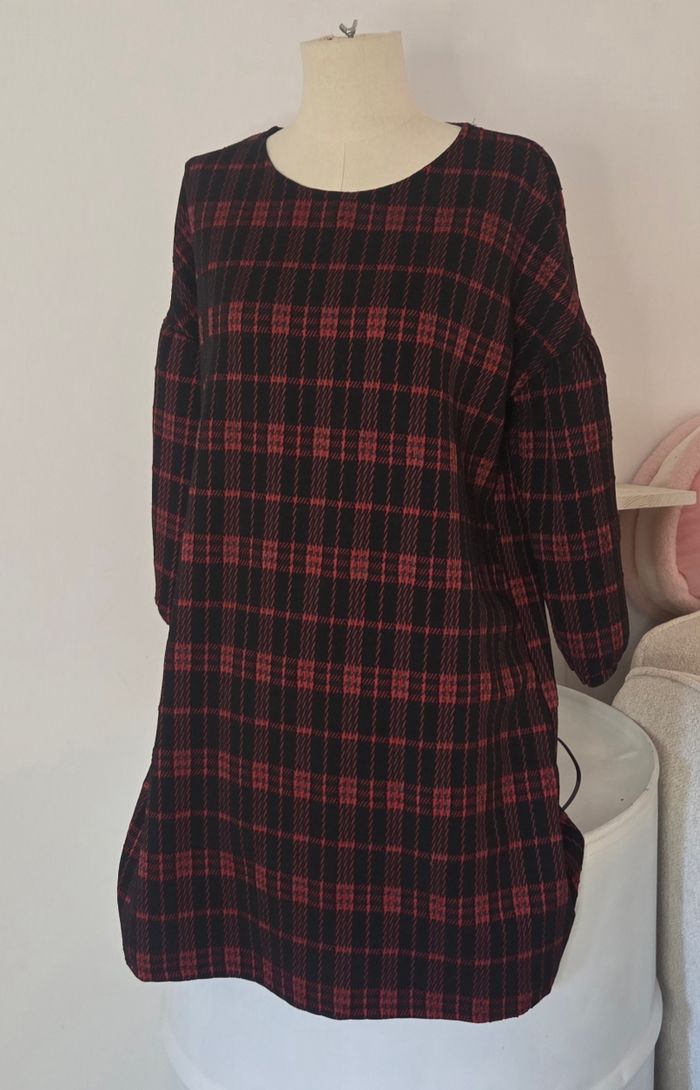 ROBE MANGO Carreaux Rouge & Noir – Coupe Fluide – T.M - photo numéro 2