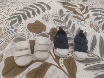 2 paires de chaussures