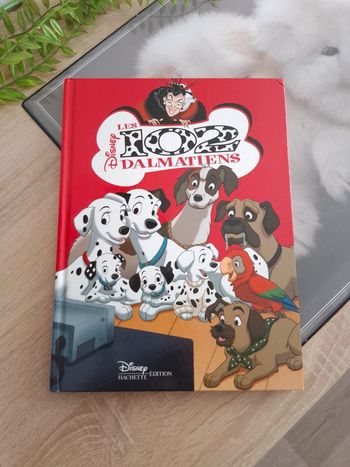 Livre Disney / Les 102 dalmatiens