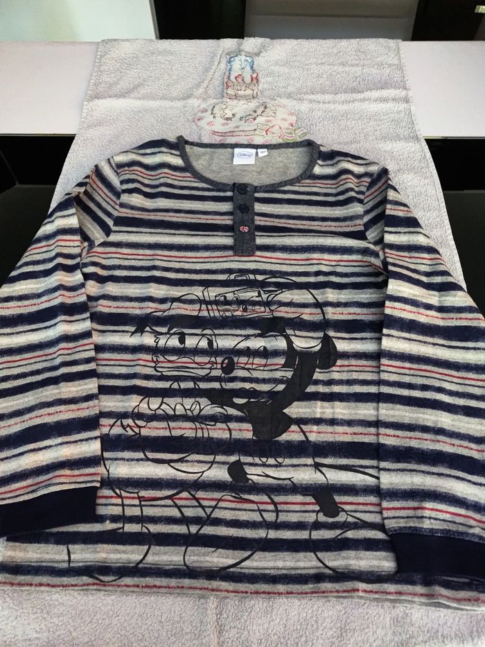 Tee shirt manches longues. DISNEY. Taille 10 ans