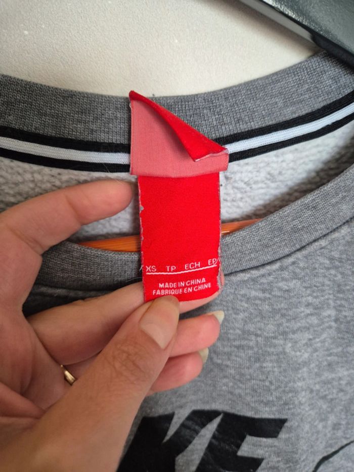 Pull Nike air taille XS - photo numéro 4