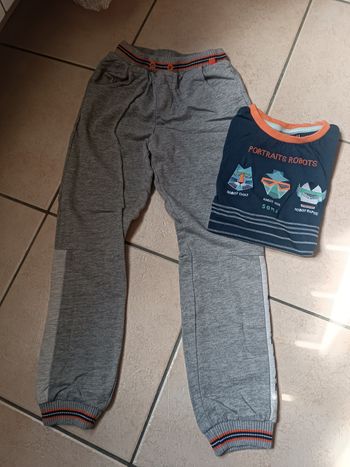 Ensemble jogging et Tee shirt robot Sergent major 8 ans
