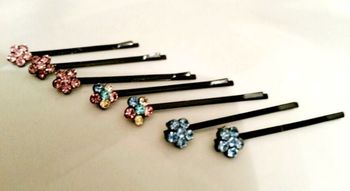 Lot de 7 barrettes fleurs strass multicolore