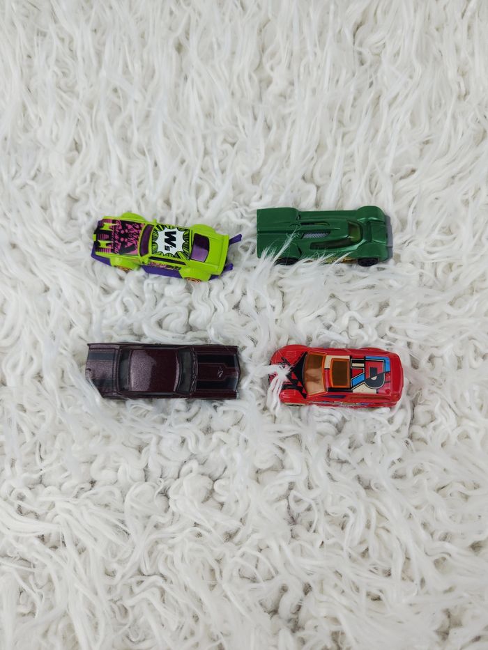 Lot de 24 petites voitures marque Hot Wheels 🎅 - photo numéro 6