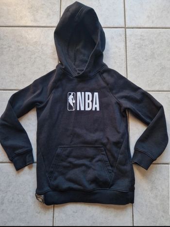Pull à capuche NBA neuf 9 ans