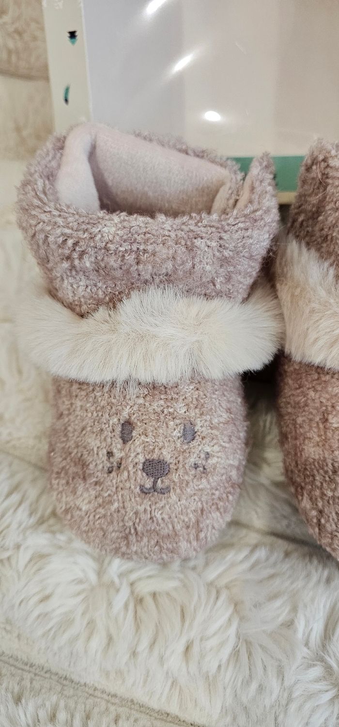 Magnifique chaussons ourson 🐻 taille 24-25 Neufs - photo numéro 3