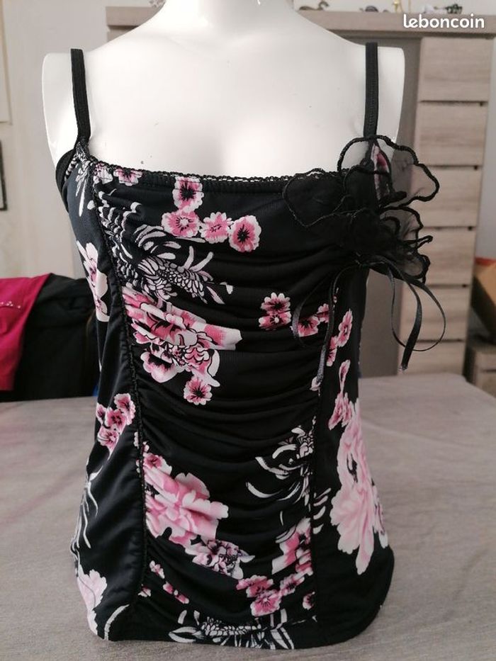 Petit haut / débardeur taille 34/36