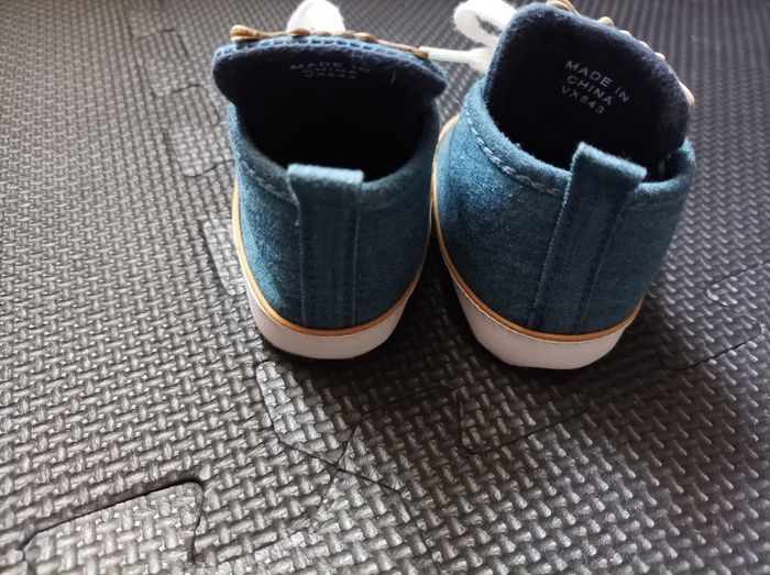 Chaussures bébé 3-6M - photo numéro 2