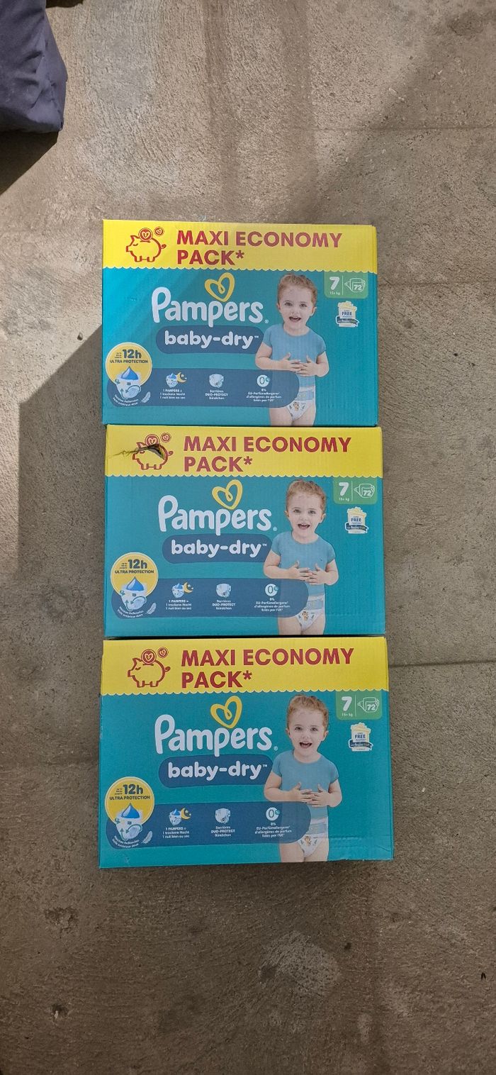 Lot de 216 couches Pampers Baby-Dry Taille 7