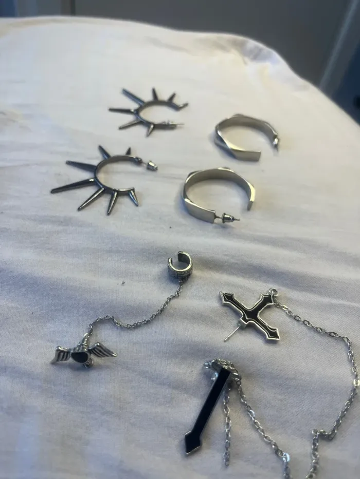 🔹 Lot de boucles d’oreilles argentées style rock 🔹 - photo numéro 2