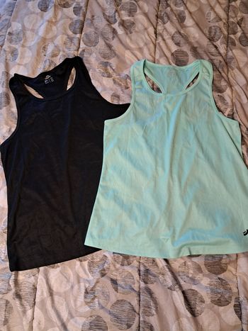 Lot débardeurs femme de sport 