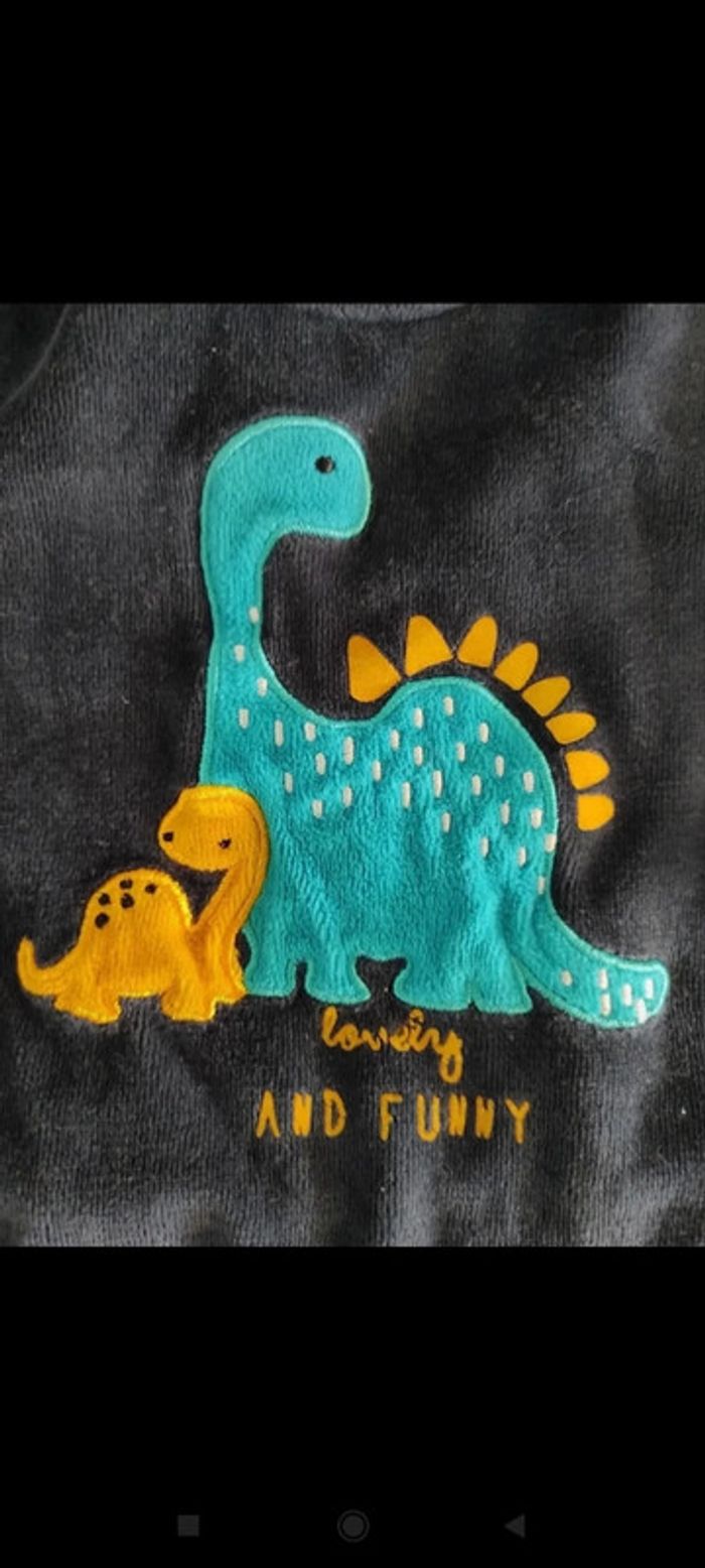 Pyjama velours dinosaure Kiabi 1 mois - photo numéro 2