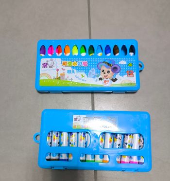 Deux boîtes de feutres neuves