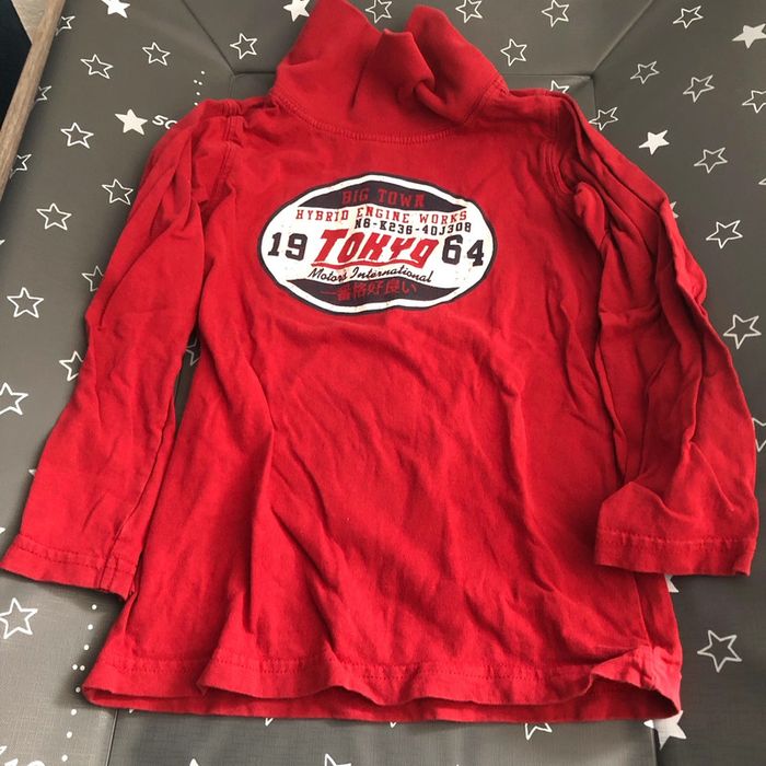 T-shirt col roulé, tape-à-l’œil rouge 5 ans