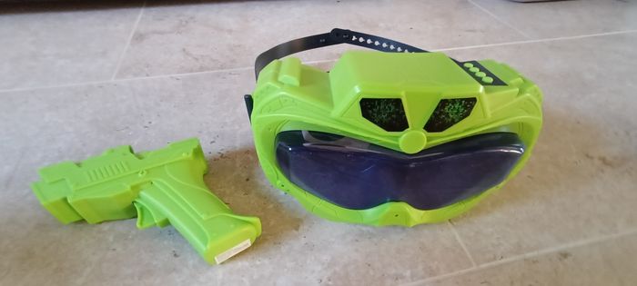 Alien vision lunettes 3D et blaster