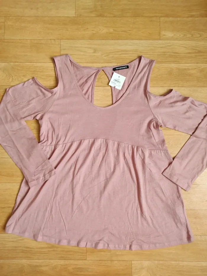 Blouse épaule dénudées T. 38 - photo numéro 2