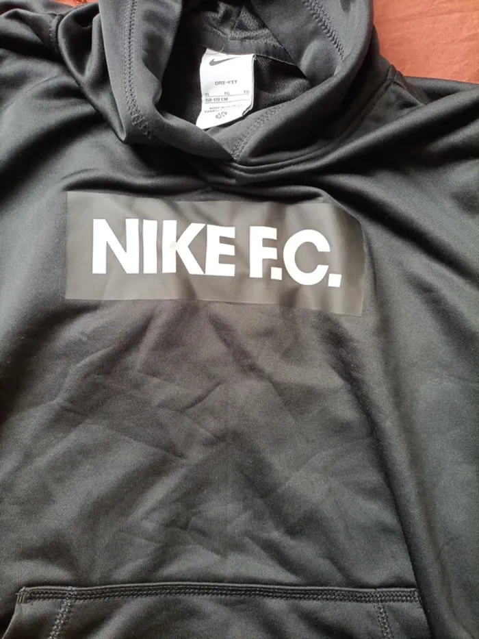 Joli sweat à capuche Nike taille enfant XL - photo numéro 4