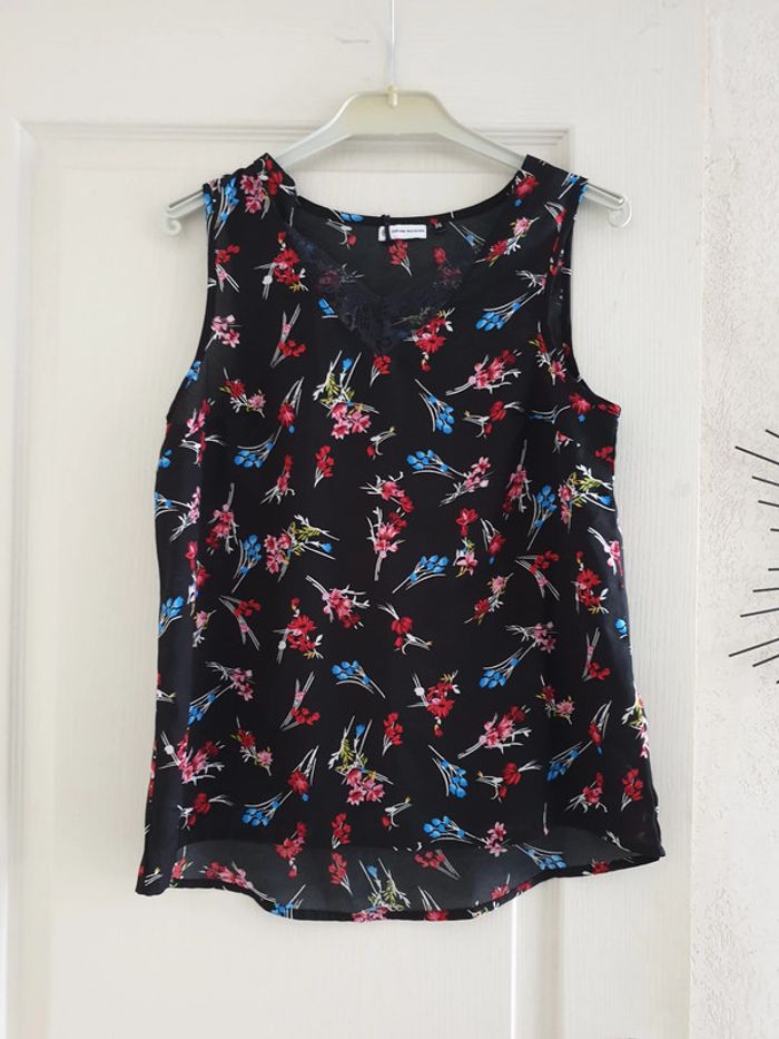 chemisier sans manche noir fleuri