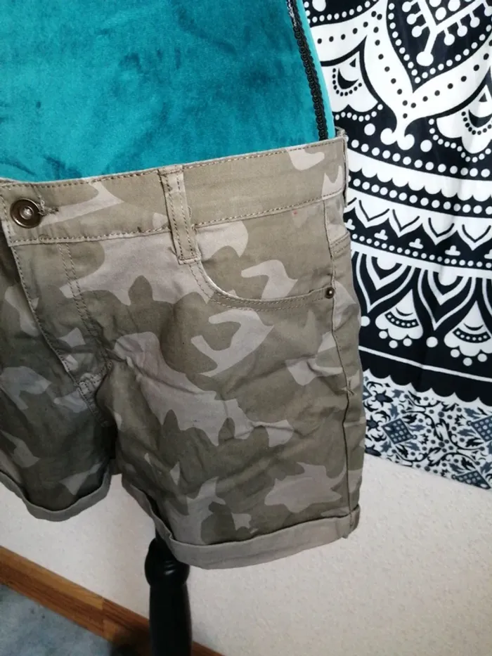Short kaki à motifs camouflage militaire / fashion private company / (42) - photo numéro 3