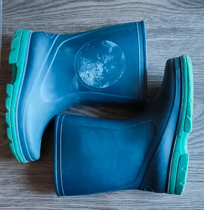 Bottes de pluie enfant – Pointure 25 – Semelles colorées – TBE - photo numéro 2