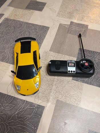 Voiture radio commandée