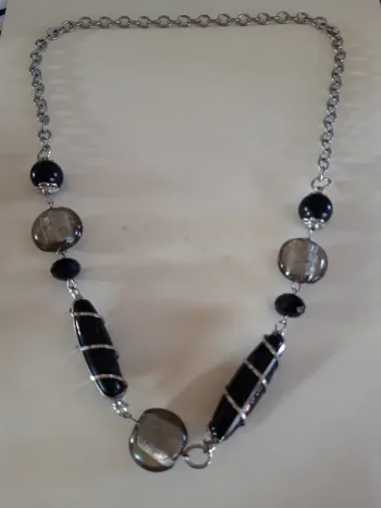 Collier vintage fantaisie argenté et noir