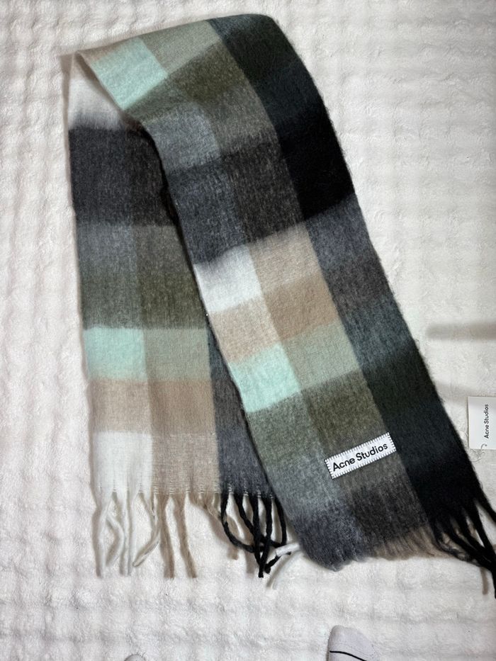 Acne Studios écharpe carreaux vert/gris avec étiquette - photo numéro 5