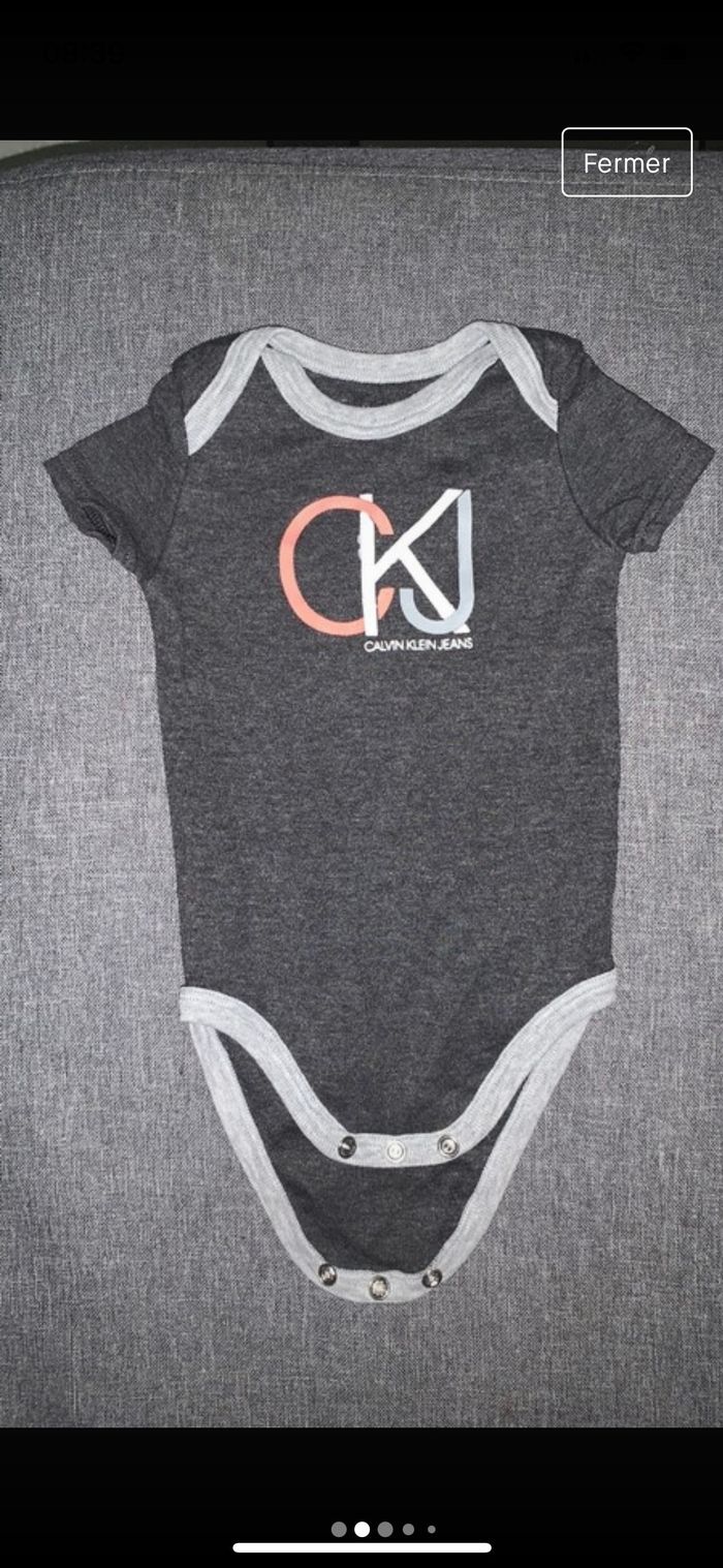 Lot de 2 bodies 3/6mois Calvin K - photo numéro 2