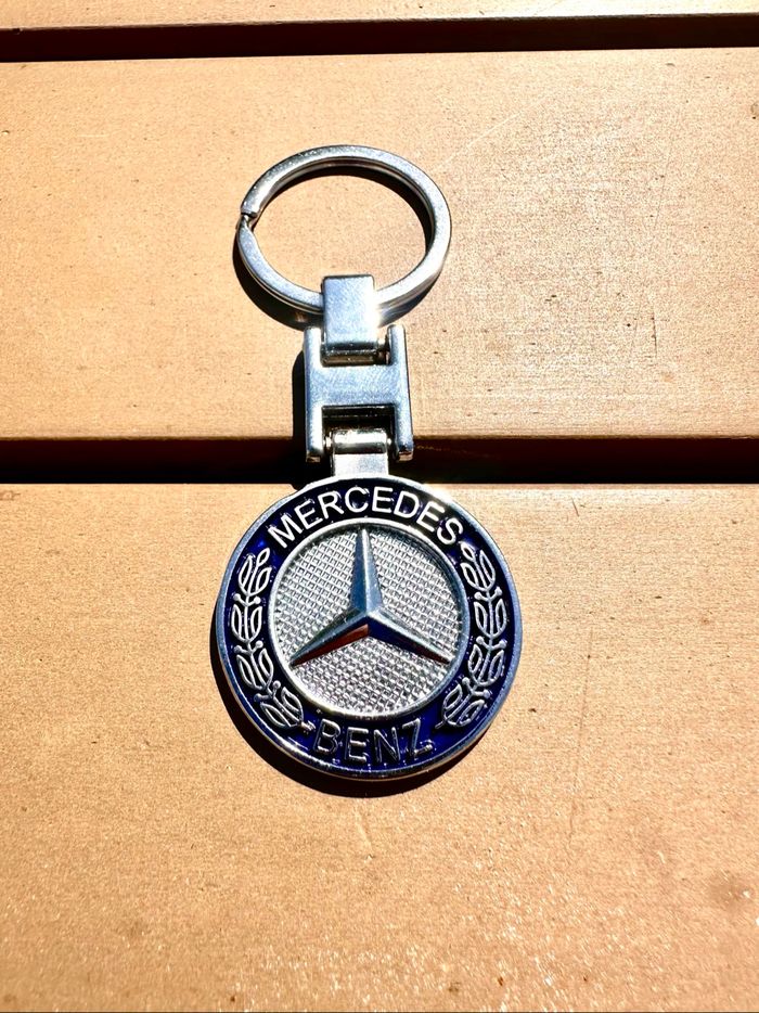Porte clés Mercedes métal bleu et gris neuf - photo numéro 2