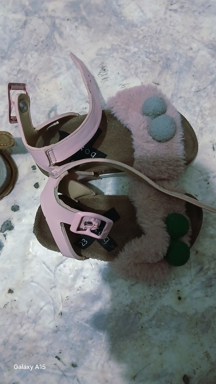 Lots de chaussures filles taille 24 - photo numéro 4