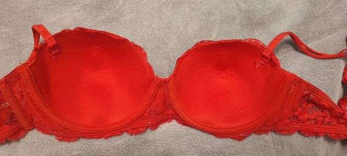 Soutien gorge rouge taille 95B - photo numéro 5