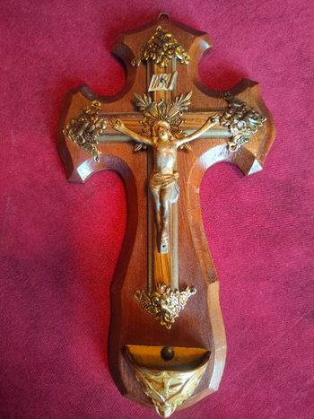 Ancien bénitier en bois ( n°9)