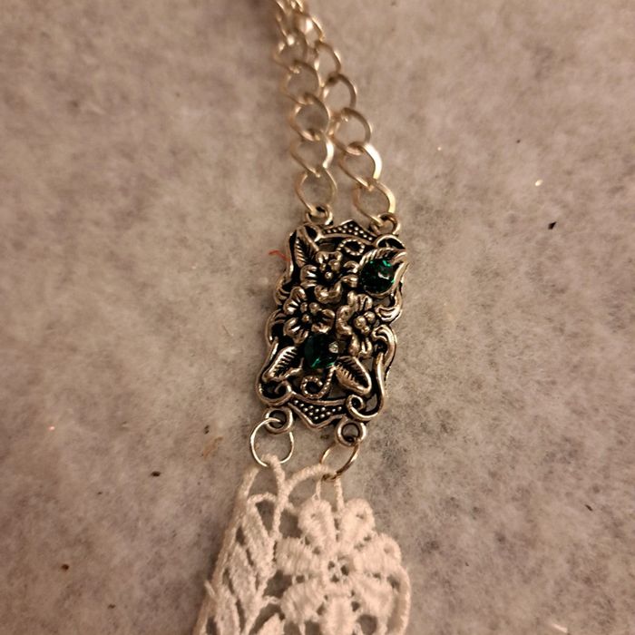 Collier plastron dentelle blanche et strass multicolore - photo numéro 6