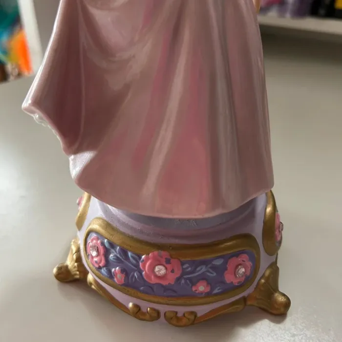 Boite à musique figurine disney la belle au bois dormant porcelaine - photo numéro 8