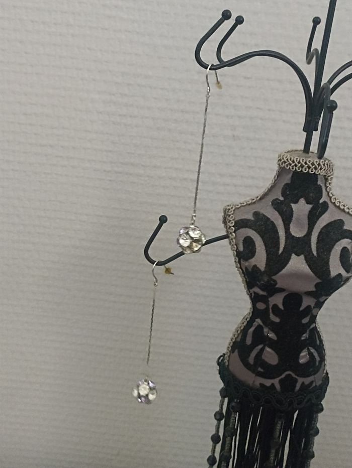 Boucles d'oreilles pendantes fantaisie - photo numéro 5