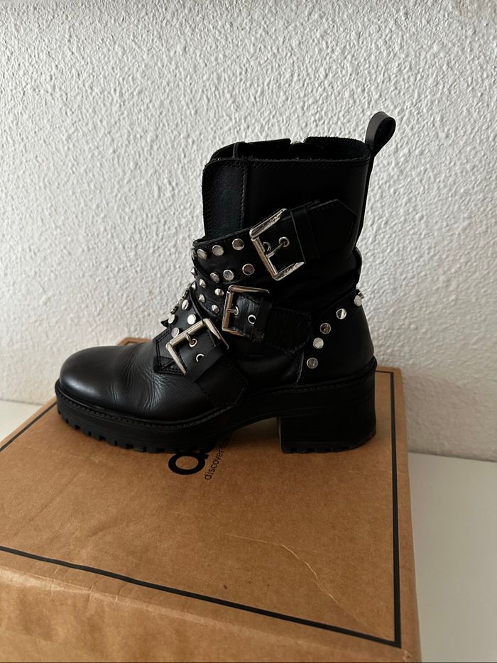 Bottines en cuir noires cloutées style motard - Zara - photo numéro 8