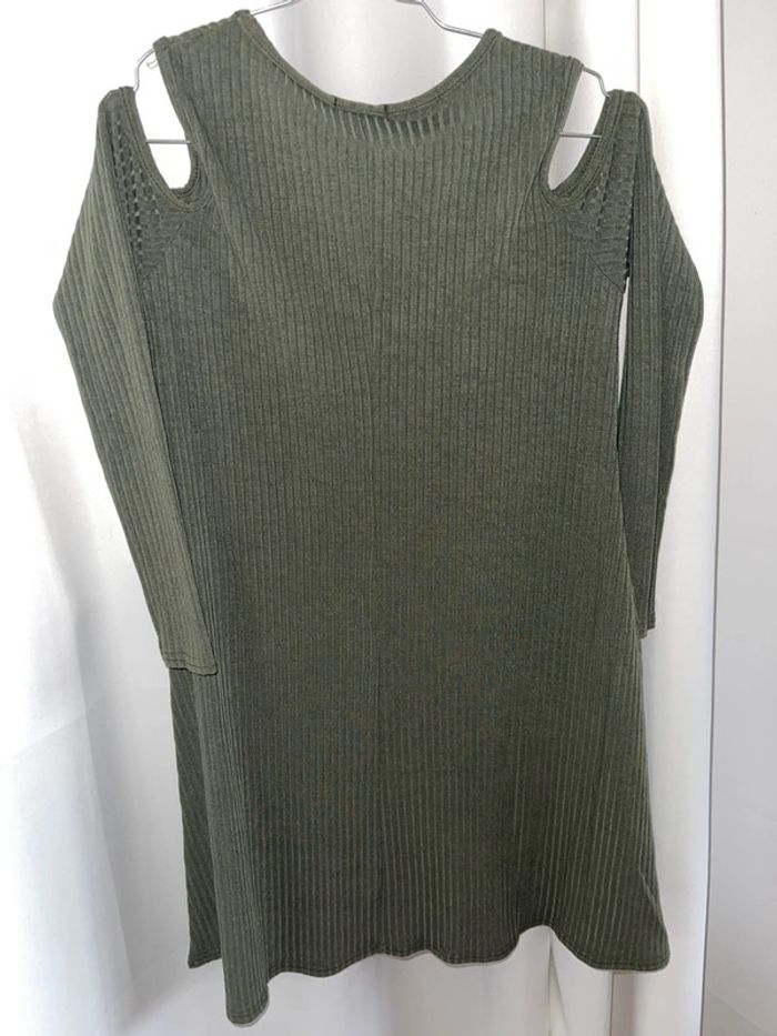 Robe verte épaules dénudées - photo numéro 3