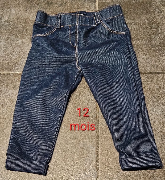 Jean bleu foncé, kiabi 12 mois, 74cm.