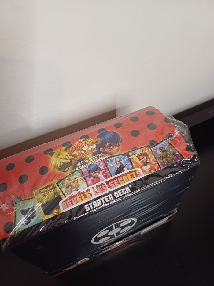 🧸Lots de 8 paquets de cartes à collectionner miraculous secret neuf - photo numéro 3
