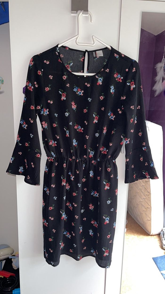 Jolie robe d’été taille 36 - photo numéro 2