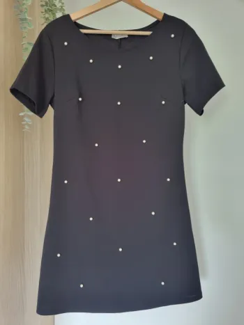 Robe noire manche courte à perles