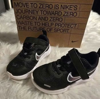 😍🤩👌👌👌etat neuf 😍😍😍superbes Baskets running  NIKE  mixte!!!!  pointure 23.5 😍🤩🥰