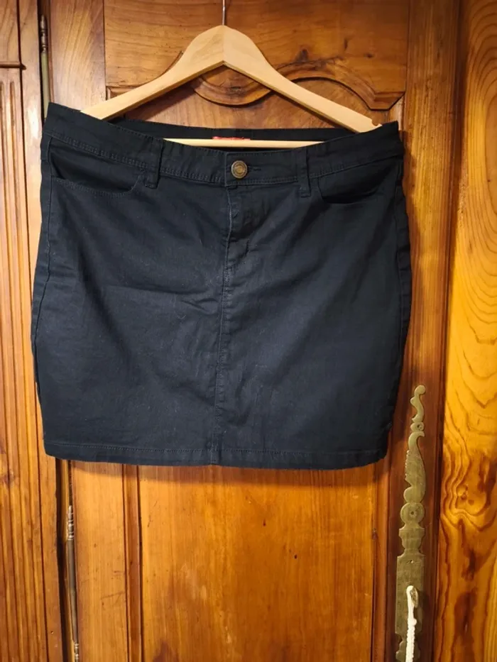 Jupe courte noire Tissaia