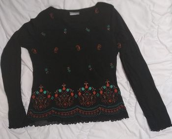 Haut elasthane fluide brodée