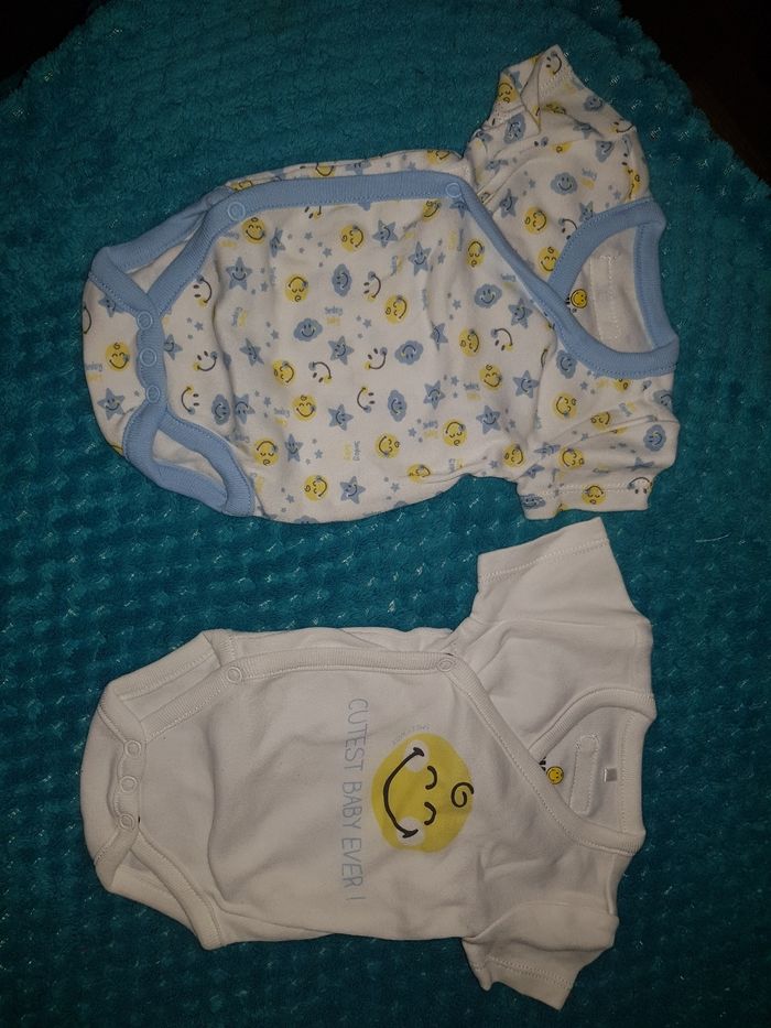 2 bodys manches courtes