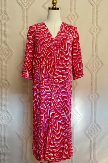 Robe graphique rouge rose ZARA – Taille XS – Coupe fluide mi-longue – Motif psyché rétro