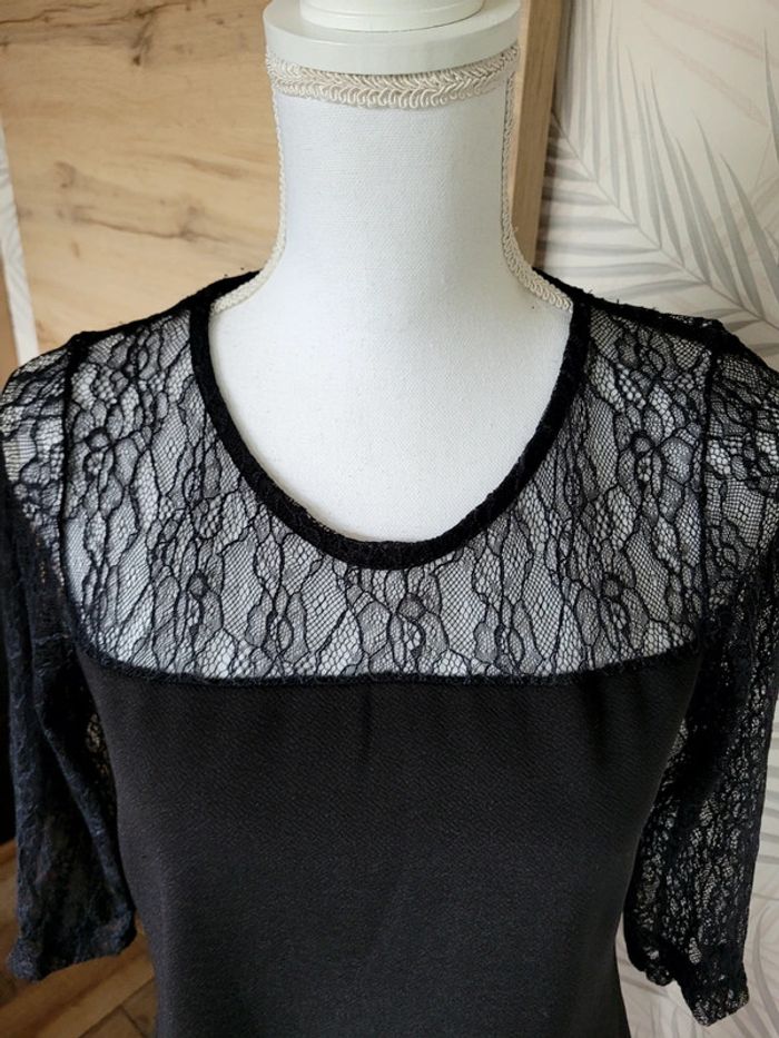 Très jolie robe taille 38 noir avec dentelle - photo numéro 3