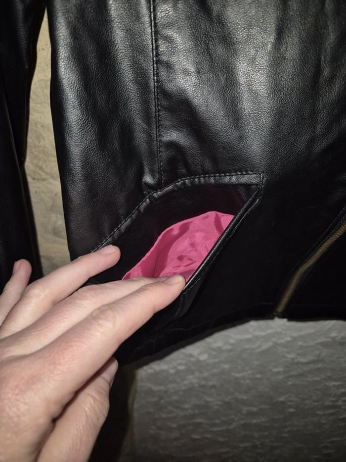 Très jolie veste cintrée noire en simili cuir Straboski taille 40 - photo numéro 3