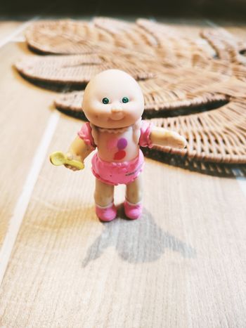 🪆Figurine bébé robe jonquilles Cabbage Patch Kids Mini 1984 OAA Inc🪆Figurine petite fille et glace Toddler / Playtime Series Cabbage Patch Kids Mini 1984 OAA Inc – vintage articulée  
🎀Dimension 10 cm environ
🎀Marquage authentique O.A.A Inc sur Les j